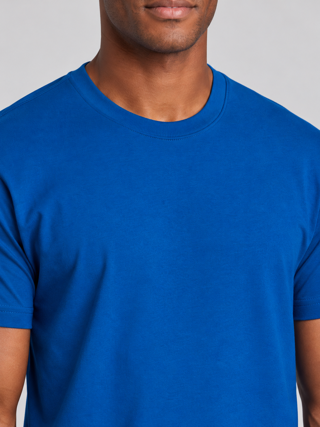 h1009-blended-cotton-polyester-unisex-t-shirt | Royal Blue | model detail close-up